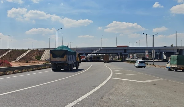 Landscape view of the arterial roads connecting the Hoskote Toll area to the Sobha One World entrance