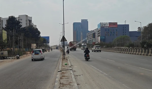 Broad transit avenue showcasing the excellent road conditions and corporate infrastructure neighboring Sobha One World