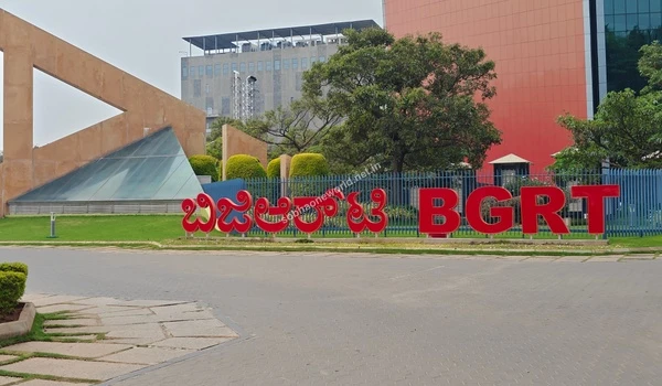 View of the business district access road illustrating the easy commute for residents of Sobha One World