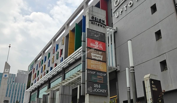 The central community commercial mall structure dominating the local skyline and providing endless amenities to the Sobha One World area.