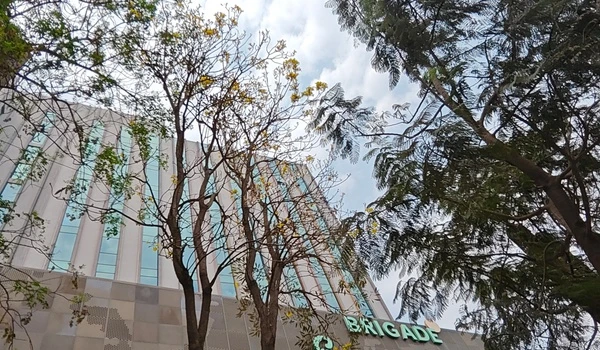 Prominent corporate signage of neighboring IT towers ensuring a quick and easy commute for Sobha One World residents