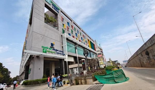 Expansive entertainment and cinema zones located within major shopping malls near the Sobha One World project