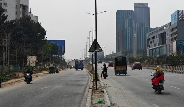The main transit route displaying the flyover approach and well planned urban connectivity surrounding the Sobha One World development