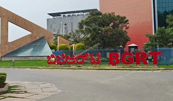 Street level view showing seamless road connectivity and access points to leading IT parks from Sobha One World