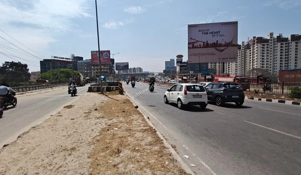 Straight approach path on the road towards KR Puram adjacent to the Sobha One World property boundary