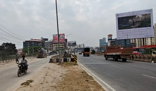 Clear view of the main arterial route leading into KR Puram passing directly by the Sobha One World location