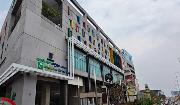 Conveniently located multi-brand outlets and department stores catering to every family need in the vicinity