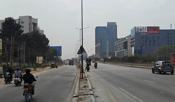 Smooth transit corridor highlighting the accessibility to nearby corporate landmarks from the Sobha One World property