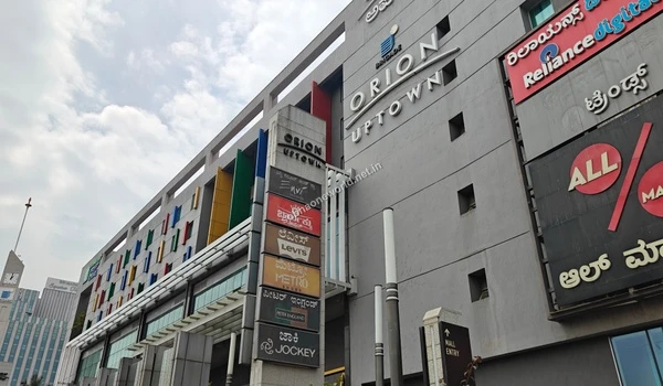 The colorful and modern architectural facade of the nearby shopping complex elevating the neighborhood aesthetic for Sobha One World.