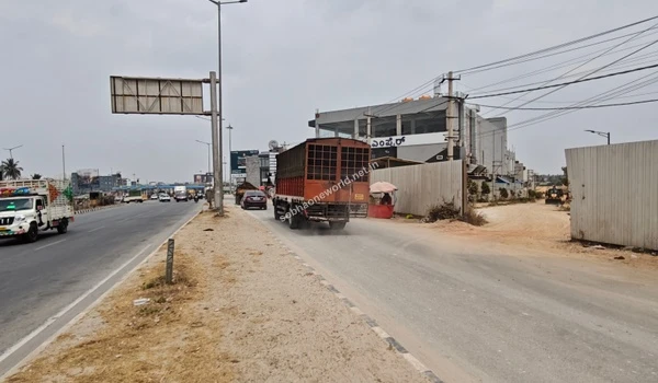 Broad perspective of the nearby transit infrastructure that connects the Sobha One World location to major city hubs.